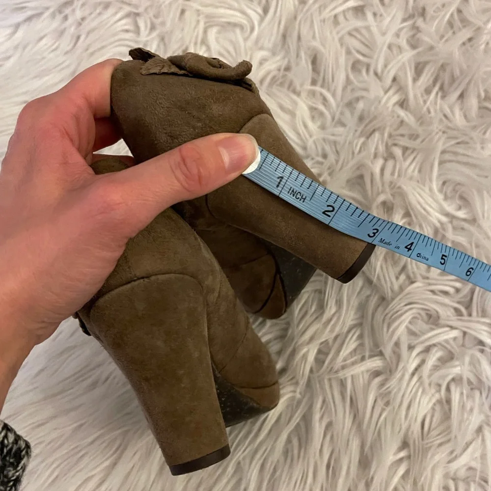 Anthropologie | Taupe suede | Naya Bakula heel - Picture 10 of 15